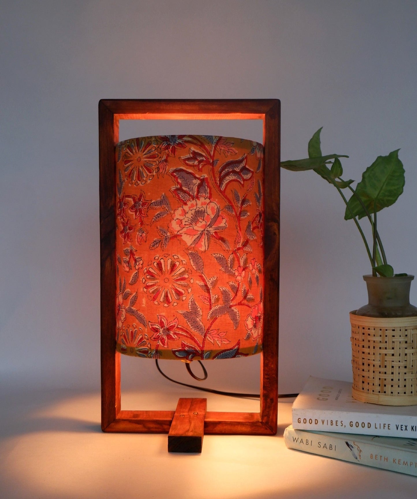 WOODEN HAND PRINTED TABLE LAMP