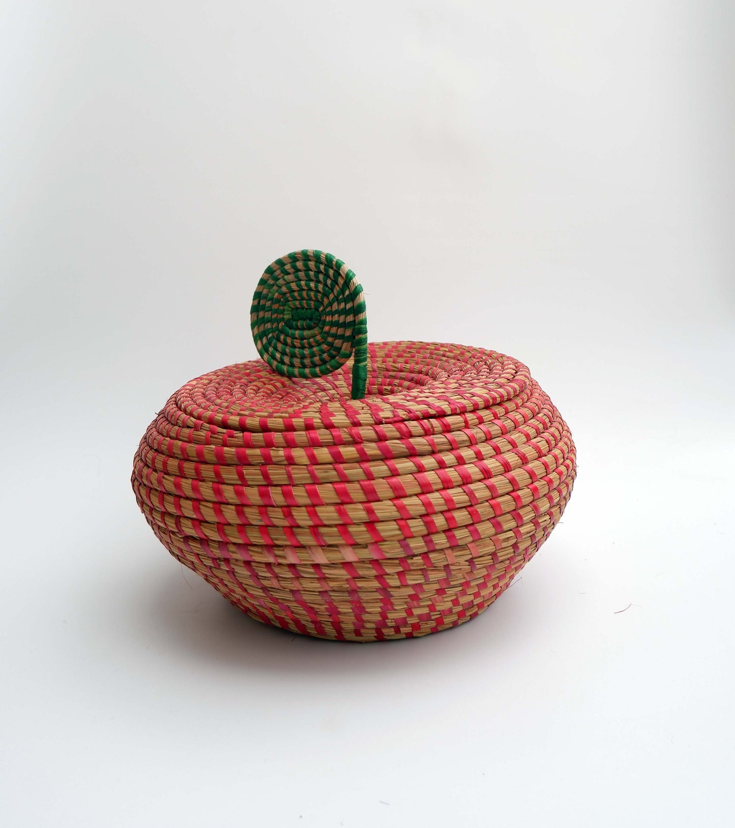 Arthat X belviashi Moonj Grass  Apple Basket